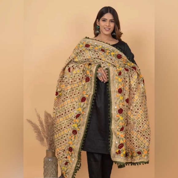 Shawl Green Pom Pom Long Raw Silk Handmade Phulkari dupatta mirror and - Picture 5 of 5